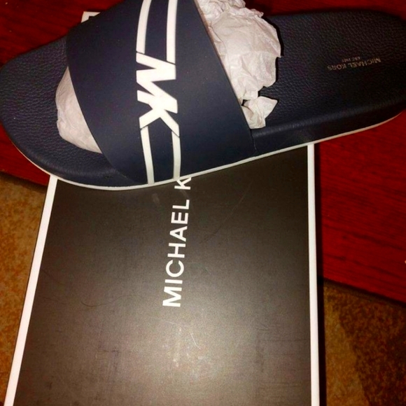 Women MK Slides - Picture 1 of 1